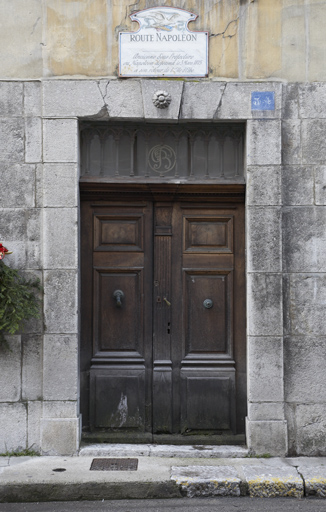 La porte d'entrée.