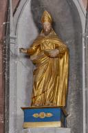 Statue (statuette) : saint évêque tenant un livre