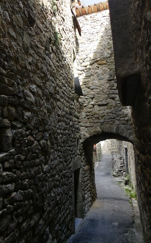 Elévation sud et passage couvert.