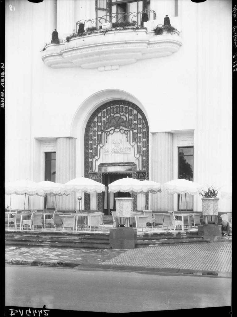 casino dit Palais de la Méditerranée, actuellement casino et hôtel de voyageurs dits Palais de la Méditerranée