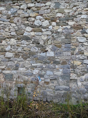 Bâtiment du logis, partie ouest. Elévation nord, collage de maçonnerie et trace de surélévation.