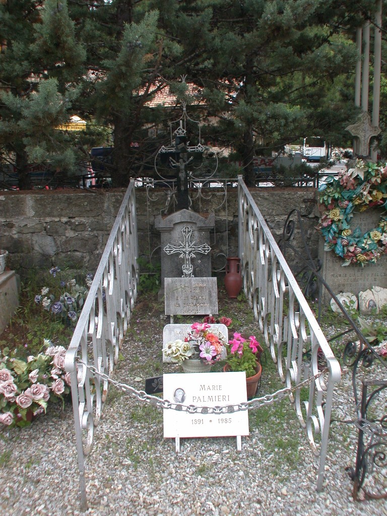 Tombe, vue générale.