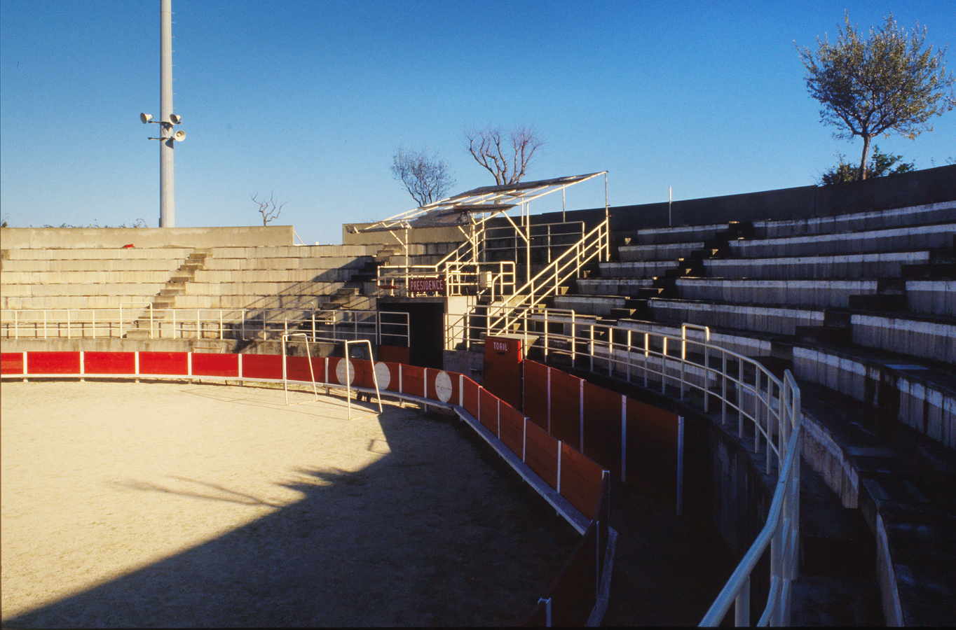 présentation de l'étude sur l'architecture des arènes de Provence-Alpes-Côte d'Azur