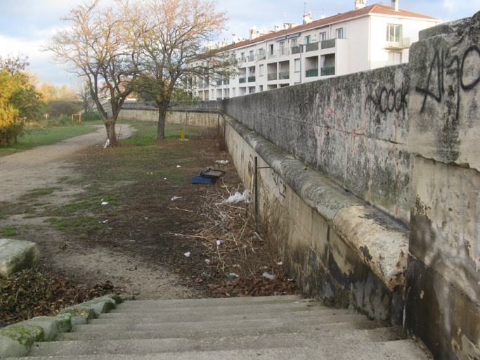 quais de Tarascon ou digue du Centre-Ville