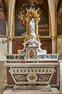 Ensemble du maître-autel : 3 degrés d'autel, autel-tombeau, deux gradins d'autel, tabernacle, exposition