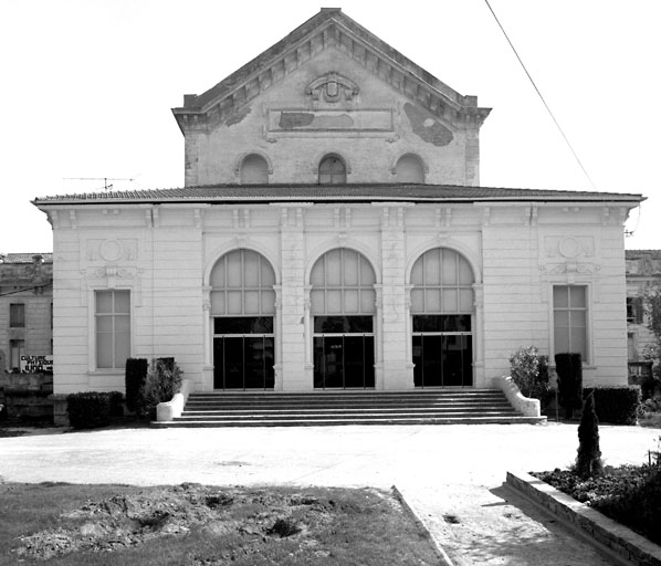 Façade nord. Entrée du théâtre.