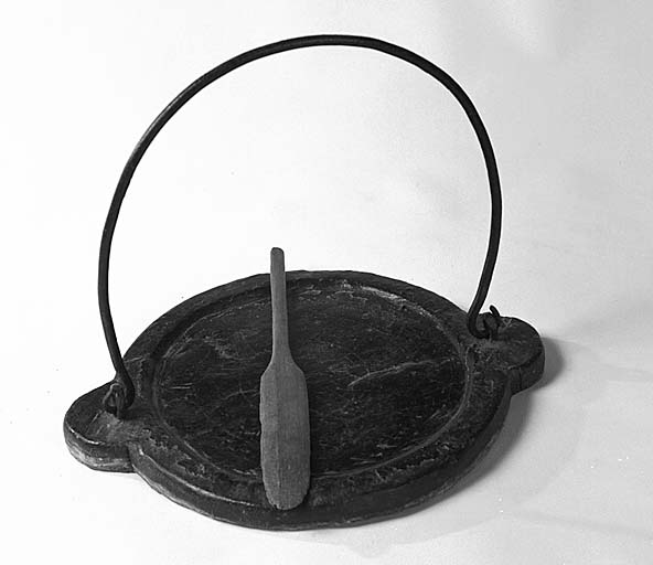 poêle à galettes ; tourne-galettes