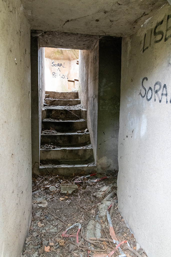 Verrou du Pont-de-Joux, Tobrouk type Vf 65a , intérieur, couloir desservant les soutes et le poste de tir