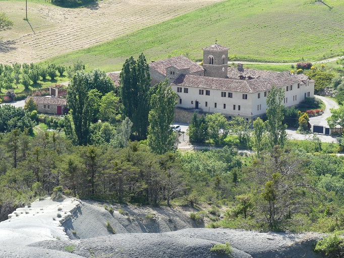 Monastère Notre-Dame de Miséricorde. Vue rapprochée depuis l'est.