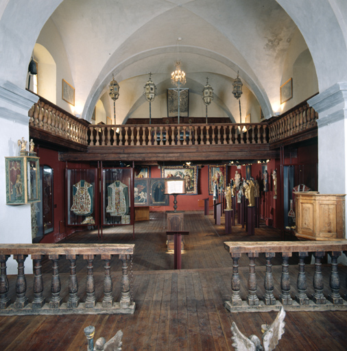 Nef. Vue axiale prise vers la tribune, après l'installation du musée d'art sacré.