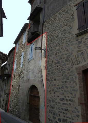 Elévation est. L'emprise de la maison (partie non grisée).