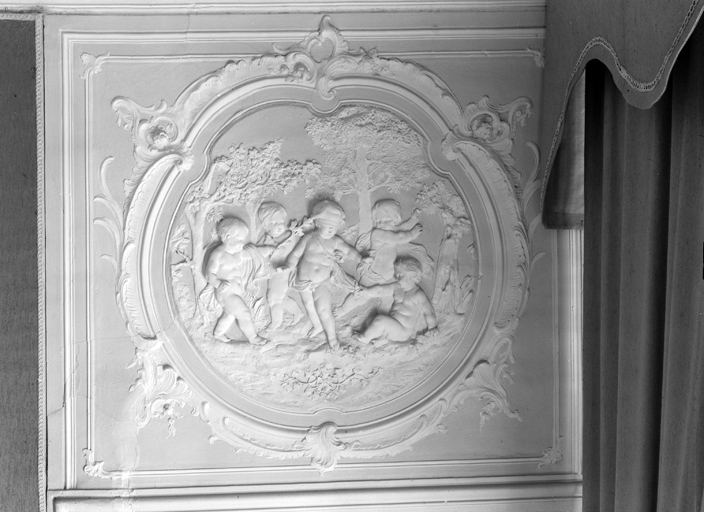 Grand salon (4), dessus de porte (chambre 3).