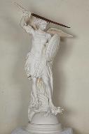 Statue (demi-nature) : saint Michel terrassant le dragon