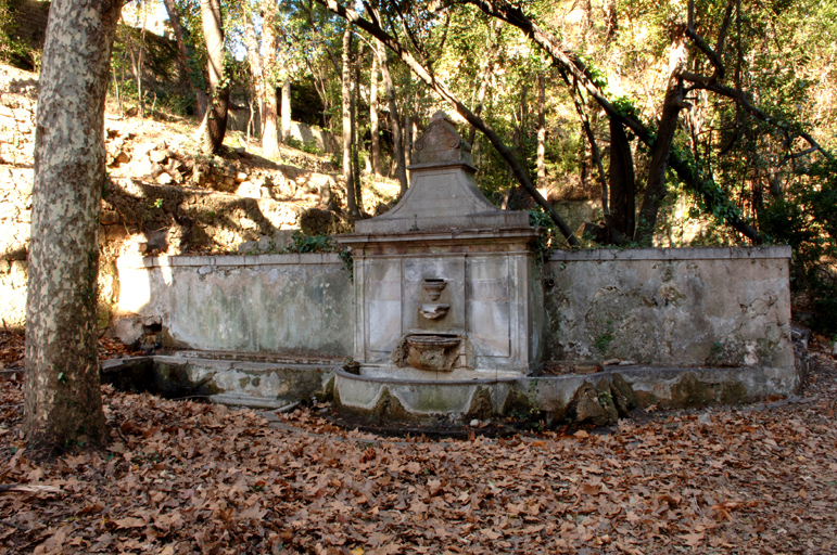 demeure, puis parfumerie Alziary et Nogara, puis Pélissier-Aragon, puis Les Fontaines Parfumées