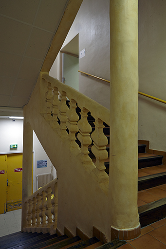 Bâtiment 1. Premier étage carré, cage d'escalier.