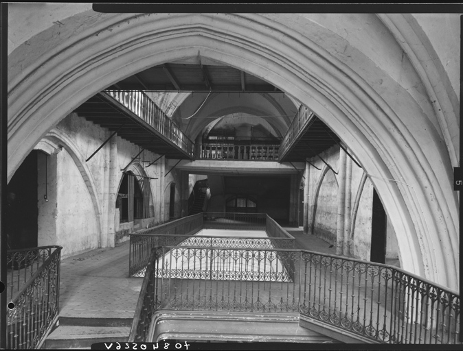 couvent de carmes Notre-Dame-L'Annonciade ; magasin de commerce