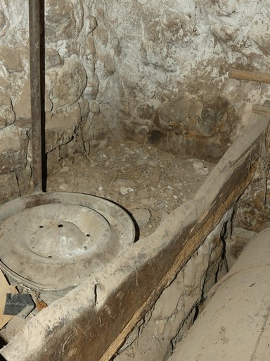 Etable en étage de soubassement, mangeoire sur banquette maçonnée. Maison située au hameau de la Flogère (parcelle 2018 C4 553).