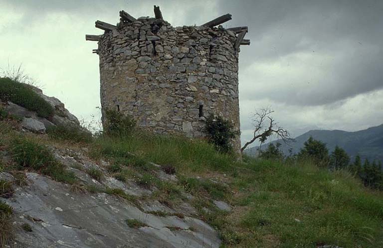 ouvrage fortifié (poste défensif) dit Tour Vauban côté 18, dit tour à mâchicoulis, de l'organisation défensive de l'Ubaye.