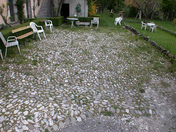 Moulin à farine, puis usine de draps dite Fabrique Arnaud, actuellement maison