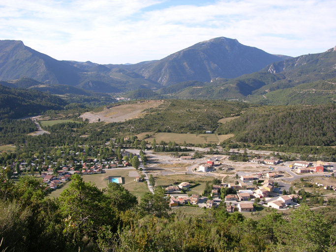 Castellane. Lotissements de la plaine de Cheiron. Vue prise du nord.