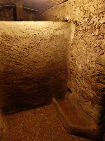 Bâtiment de la grange-étable. Etage de soubassement, étable ouest. Box à cochons, vue de volume..