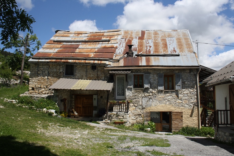 Entrepôt agricole puis maison actuellement restaurant et hôtel de voyageurs dit l'Oustalet