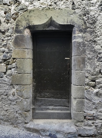 Elévation ouest, premier niveau. Porte du logis.