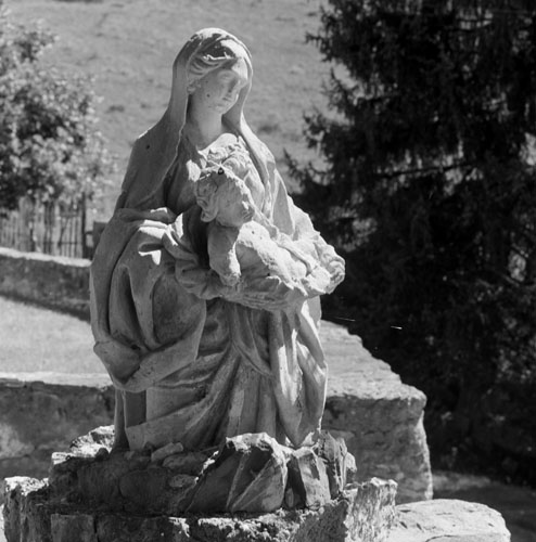 statue : Vierge à l'Enfant