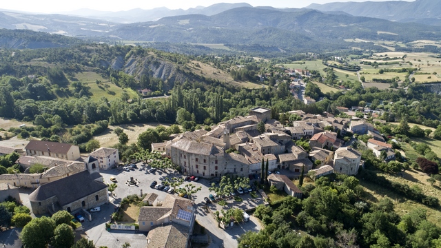 Vue aérienne d'ensemble prise du nord-ouest.