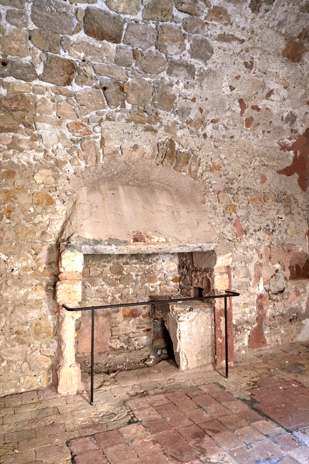 Donjon, casemate d'étage du corps central, côté nord, cheminée