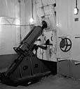 Ouvrage moderne. Bloc 2. Rez-de-chaussée. Mortier de 81 mm mle 32 de casemate (pièce de gauche) en place dans la chambre de tir (1/2). Vue arrière droite.
