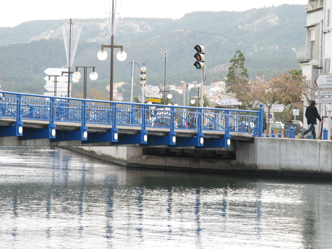 pont routier (ouest) dit pont de Baussengue ou de Ferrières, dit aussi pont bleu