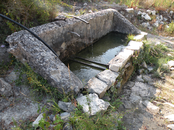 fontaine-lavoir des Lacs