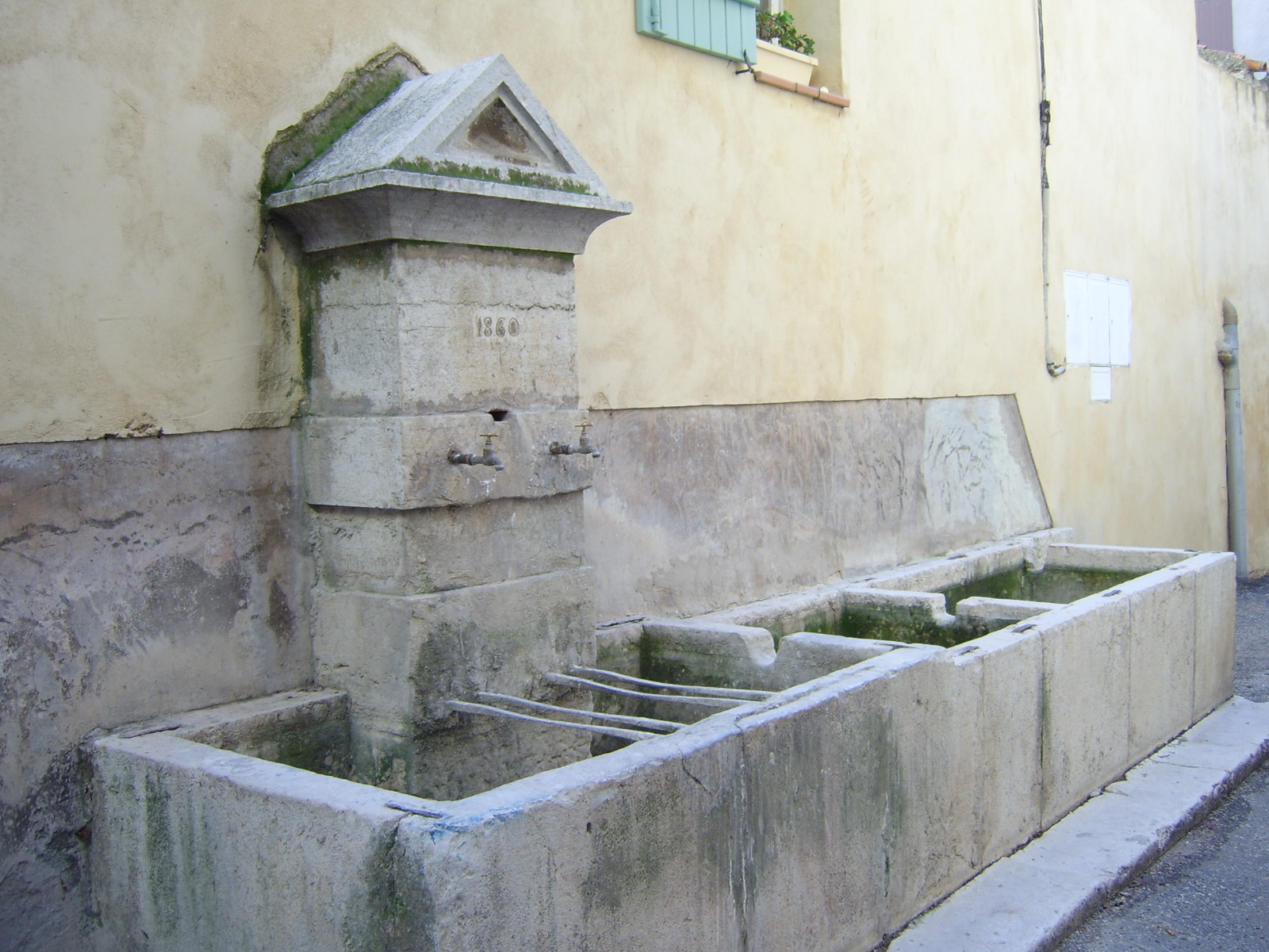 Fontaine et lavoir