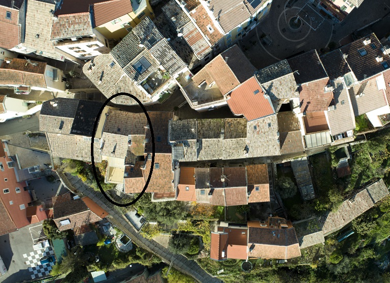 Vue aérienne prise du dessus. 