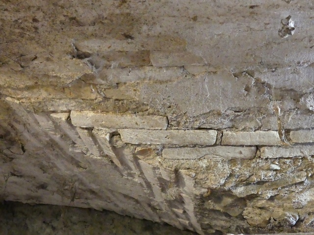 Dépendance nord. Bâtiment central, étage de soubassement. Etable, une des arêtes de la voûte.