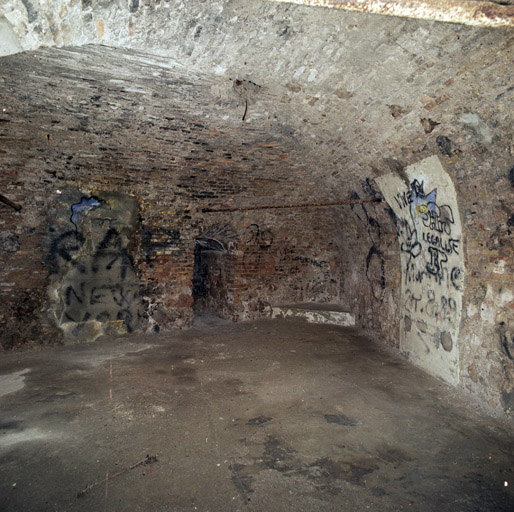 Intérieur de la casemate du niveau 2 du bastion nord-est, vers la pointe.
