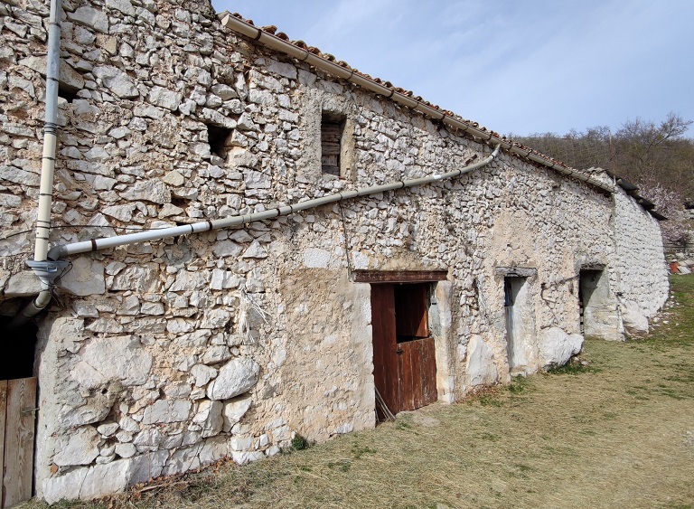 Entrepôts agricoles (parcelles 1841 E4 346 ; 347 ; 348 et 349), elévations sud. 