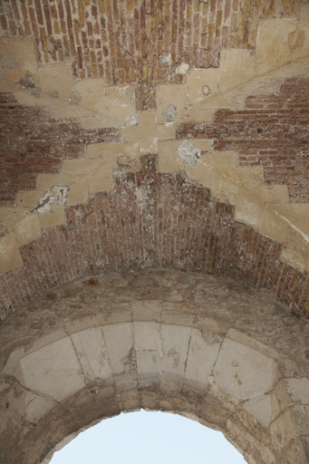 Passage d'entrée de la porte du fort: détail d'un quartier de voûte d'arrêtes et arrière-voussure est.