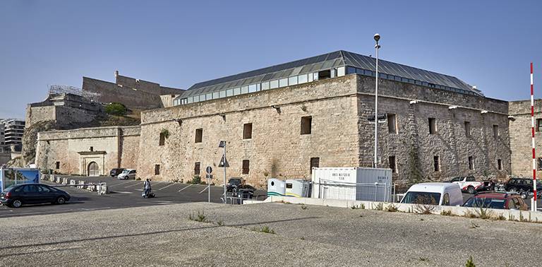 Détail du front Est du fort Ganteaume , demi bastion et Porte Marine.