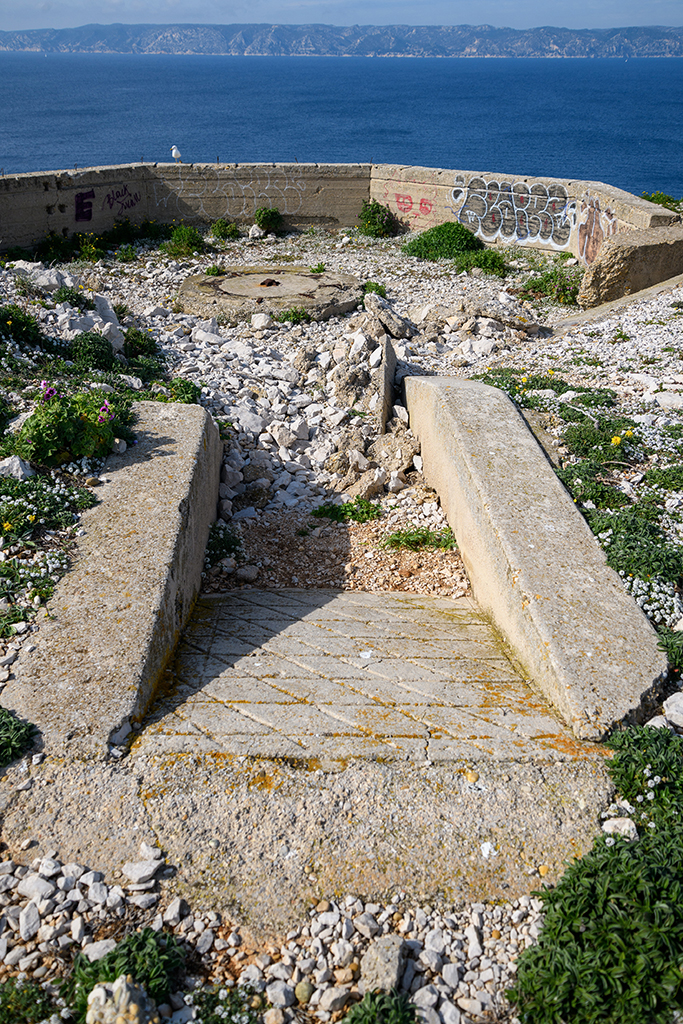 Batterie sudwall, 2eme cuve à casemate abri Regelbau M 158 , rampe d'issue de la cuve