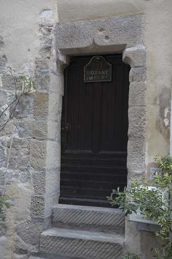 Porte avec Coussinets et linteau en accolade rue Notre-Dame.