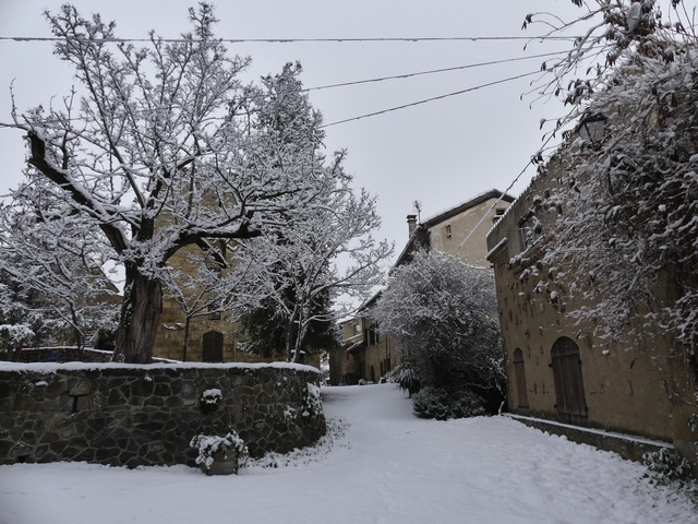 La place Raoul-Montlahuc sous la neige.