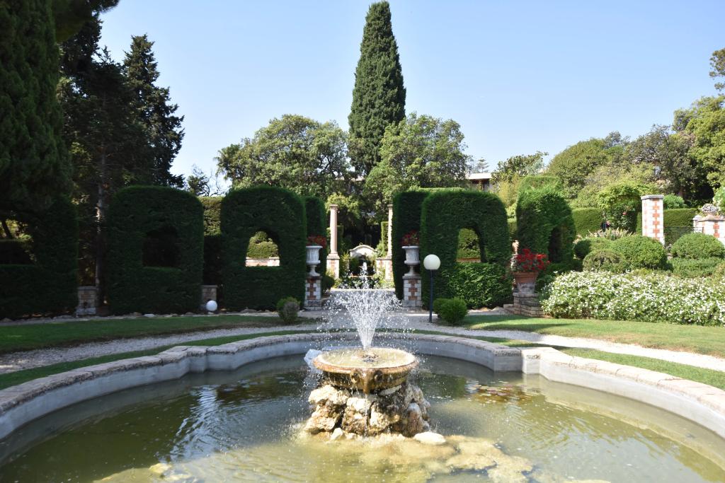 jardin d'agrément de la Villa Grimaldi dite aussi Villa Sainte-Anne, Château Sainte-Anne ou Hermitage, actuellement jardin des Résidences Château Sainte-Anne