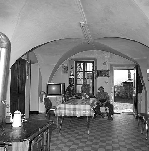 Saint-Eusèbe-en-Champsaur. Le Villard, parcelle 226. La cuisine voûtée d'arêtes.