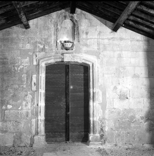 Porte d'entrée de la chapelle.