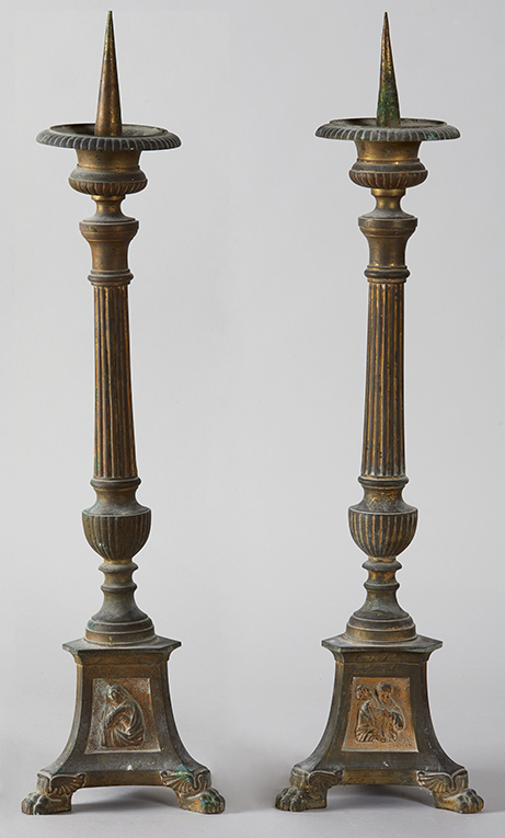 Série de trois chandeliers d'autel