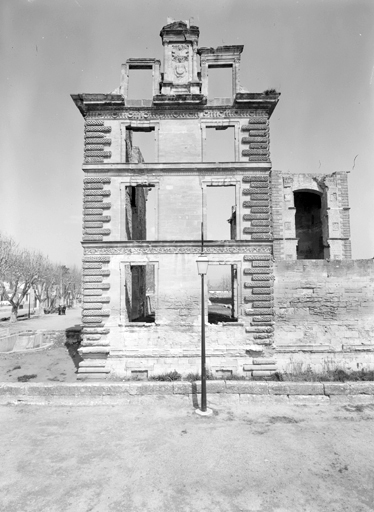 Pavillon sud-ouest, vue géométrale sud.