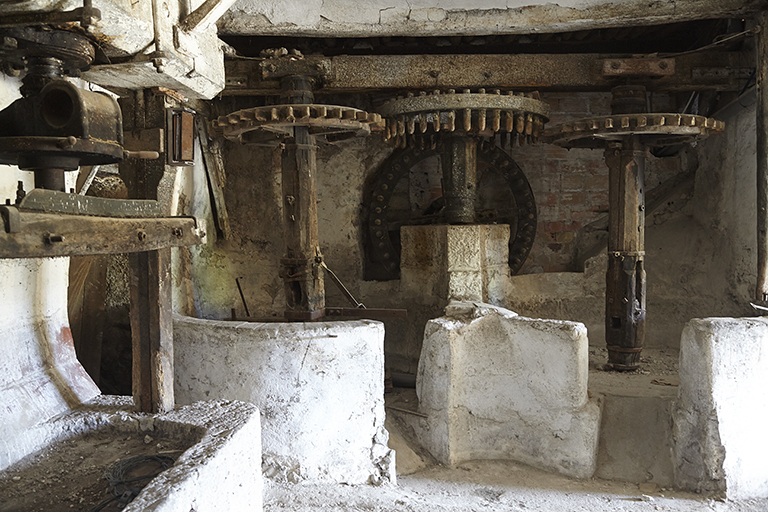 Exemple de renvoi d'angle situé à hauteur des broyeurs à meules (moulin Massas). 