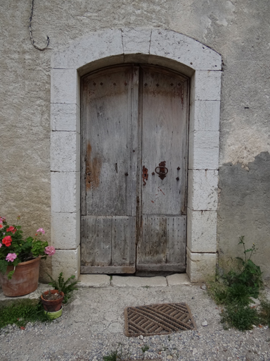 Elévation nord-ouest, premier niveau. Porte du logis.